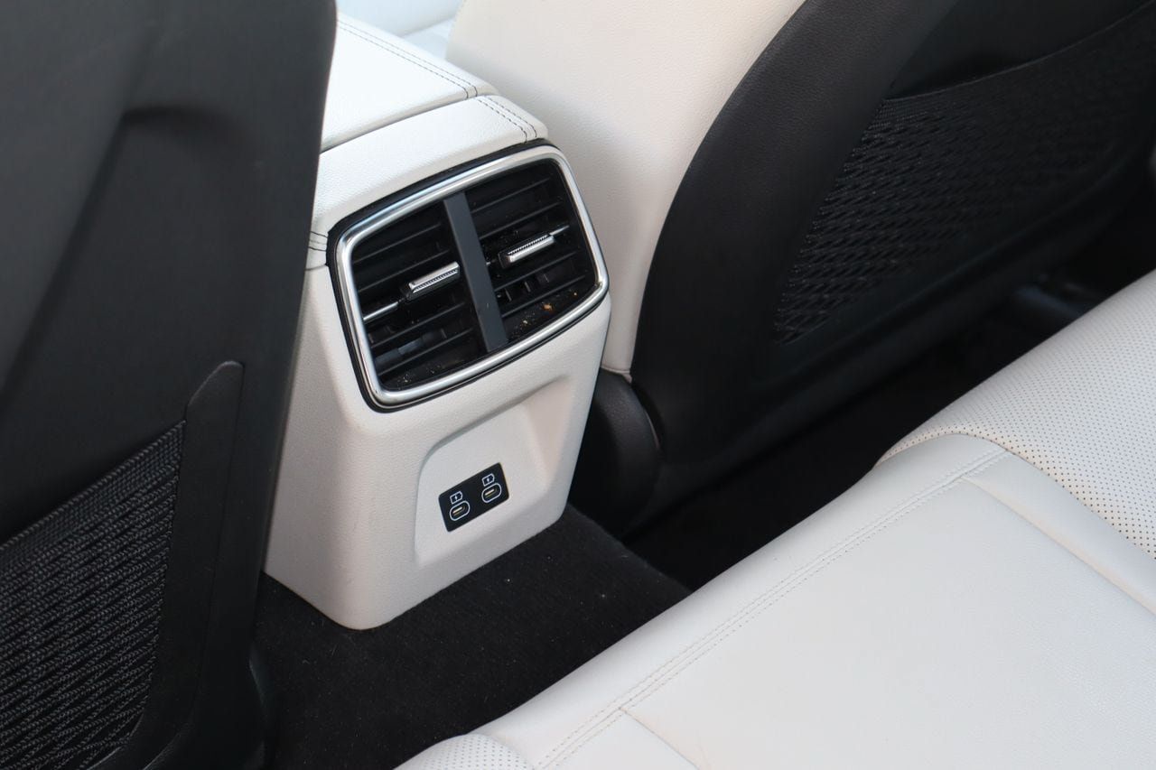 Used 2025 Genesis G70 2.5T RWD image 17
