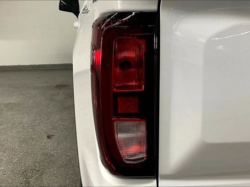 Used 2024 GMC Sierra 1500 Elevation image 26