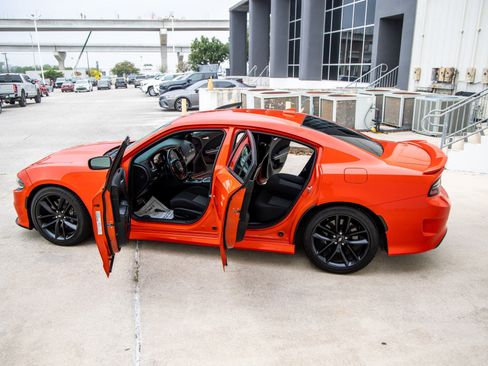 Used 2022 Dodge Charger R/T w/ Performance Handling Group RWD image 14