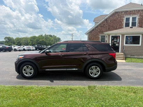Used 2020 Ford Explorer XLT w/ Equipment Group 202A AWD/4WD image 2