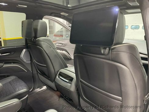 Used 2024 Cadillac Escalade Premium Luxury Platinum image 25