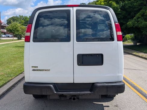 Used 2011 Chevrolet Express 3500 Extended RWD image 5