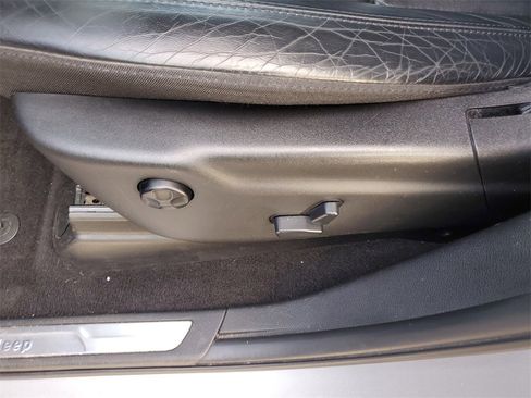 Used 2019 Jeep Grand Cherokee Limited image 24