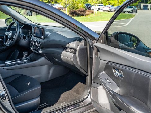 Used 2023 Nissan Sentra SV FWD image 11