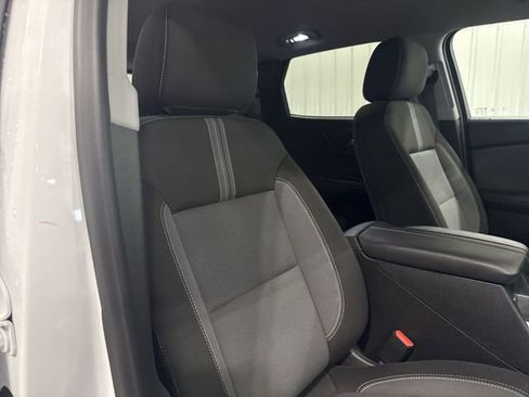 Used 2025 Chevrolet Blazer LT image 31