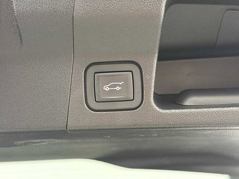 Used 2022 GMC Acadia Denali w/ Denali Ultimate Package image 17