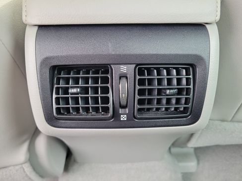 Used 2014 Toyota Camry XLE image 13