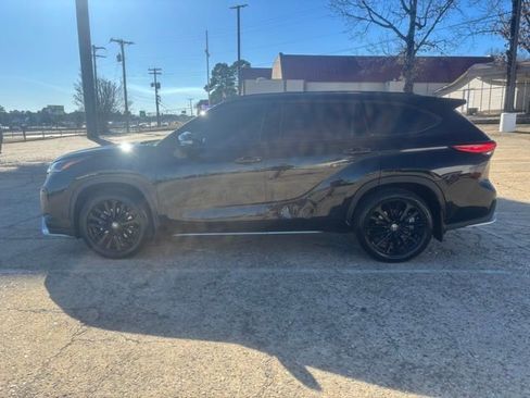 Used 2023 Toyota Highlander XSE image 12