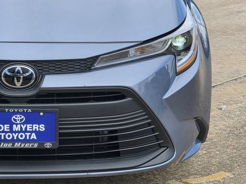 Used 2026 Toyota Corolla LE FWD image 4