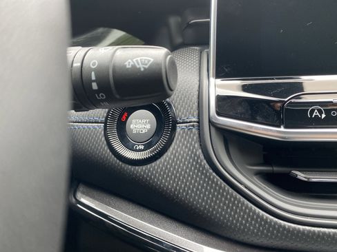 New 2026 Jeep Compass Limited image 18