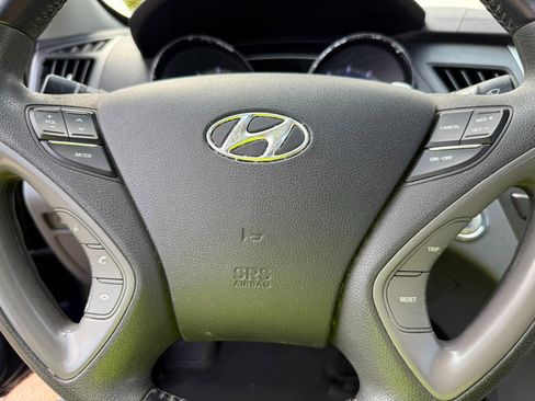 Used 2013 Hyundai Sonata SE w/ Navigation & Sunroof Pkg image 12