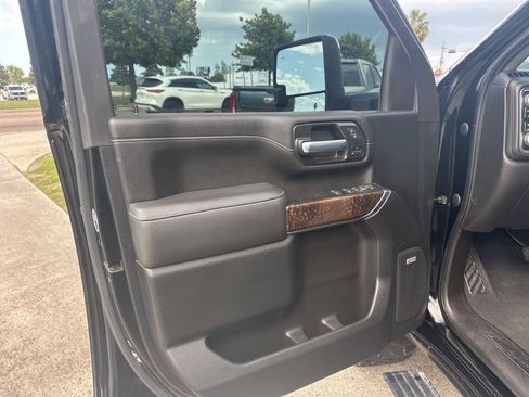 Used 2021 GMC Sierra 2500 Denali w/ Denali Black Diamond Edition AWD/4WD image 7