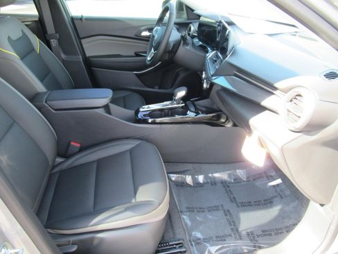 New 2026 Chevrolet Trax ACTIV w/ Sunroof Package FWD image 9