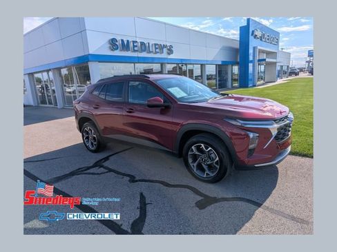 Used 2024 Chevrolet Trax LT w/ Driver Confidence Package FWD image 1