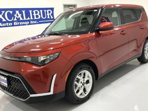 Used 2023 Kia Soul S FWD image 11