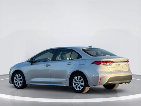 Used 2024 Toyota Corolla LE FWD image 3