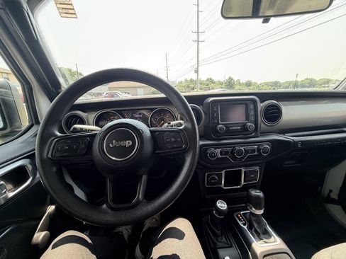 Used 2018 Jeep Wrangler Unlimited Sport AWD/4WD image 4