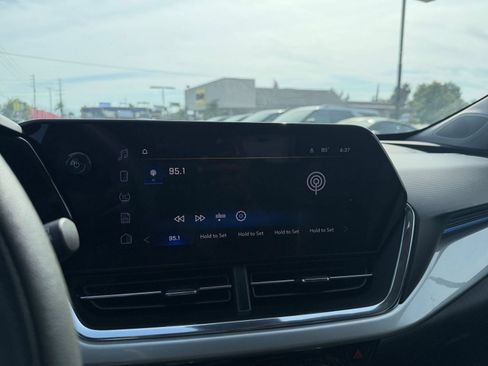 Used 2025 Chevrolet Trax LT FWD image 20