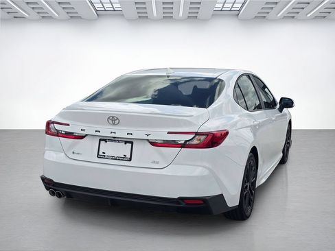 Used 2025 Toyota Camry SE w/ Convenience Package FWD image 5