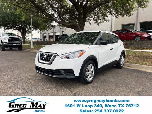 Used 2020 Nissan Kicks S FWD image 3