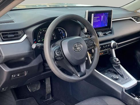 Used 2025 Toyota RAV4 LE AWD/4WD image 16