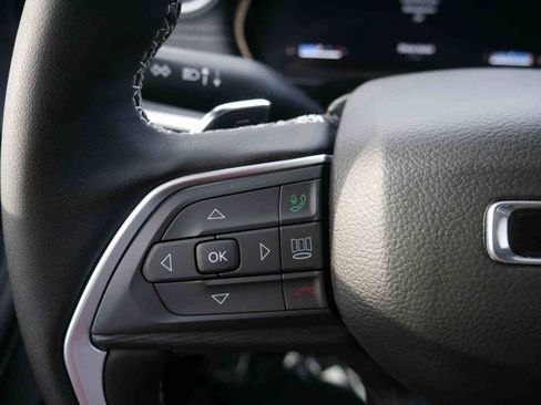 New 2025 Jeep Grand Cherokee Altitude image 39