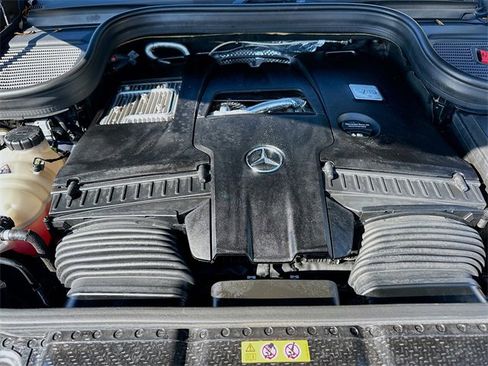 Used 2024 Mercedes-Benz GLS 580 4MATIC image 29