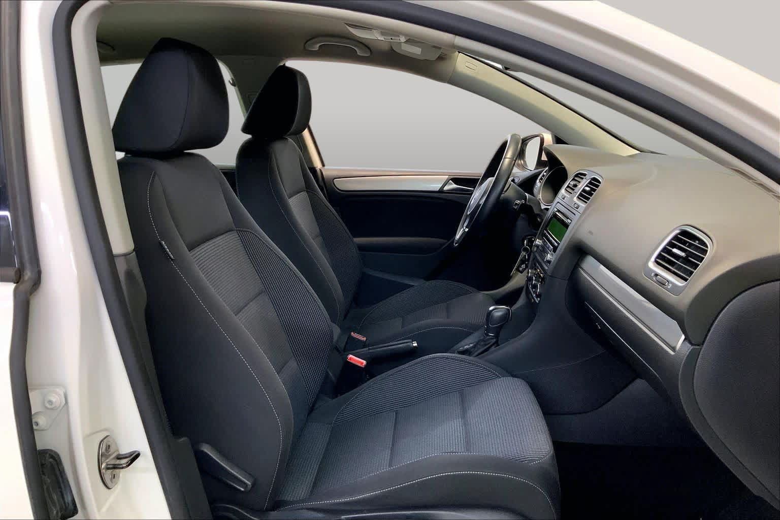 Used 2013 Volkswagen Golf 4-Door FWD image 8