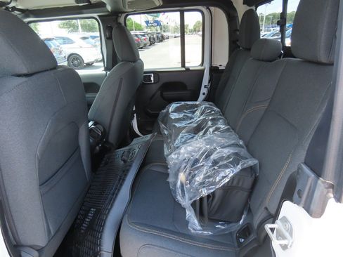 Used 2024 Jeep Gladiator Sport AWD/4WD image 20