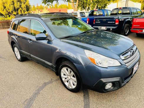 Used 2014 Subaru Outback 2.5i Premium AWD/4WD image 2