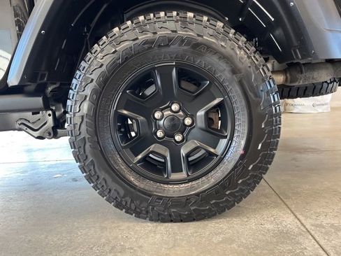 Certified 2022 Jeep Gladiator Mojave image 9