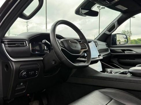 Used 2024 Jeep Wagoneer Series II AWD/4WD image 18