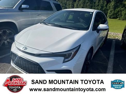 Used 2026 Toyota Corolla SE FWD image 1