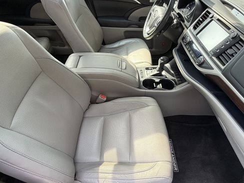 Used 2016 Toyota Highlander Limited Platinum AWD/4WD image 43
