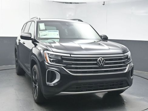 New 2026 Volkswagen Atlas SE FWD image 2