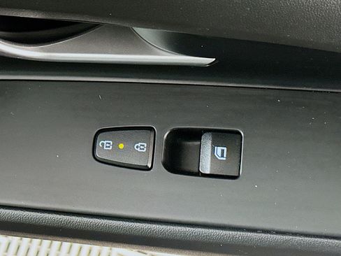 Used 2024 Hyundai Elantra Blue FWD image 29