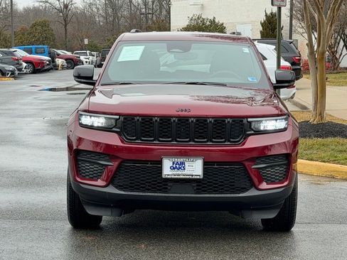 Used 2024 Jeep Grand Cherokee Altitude image 4