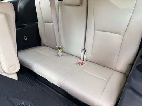 Used 2023 Toyota Highlander XLE FWD image 31