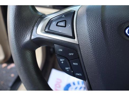 Used 2016 Ford Fusion SE image 11