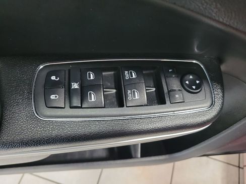 Used 2019 Chrysler 300 Touring w/ Driver Convenience Group RWD image 29
