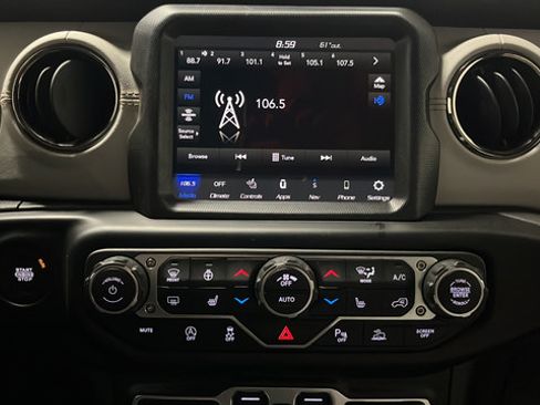 Used 2023 Jeep Gladiator Overland AWD/4WD image 12