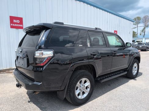 Used 2022 Toyota 4Runner SR5 Premium w/ Moonroof Package AWD/4WD image 8