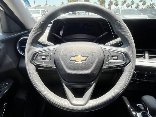 Used 2025 Chevrolet Trax LT FWD image 16