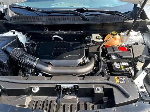 Used 2022 GMC Acadia SLE w/ Driver Convenience Package FWD image 9