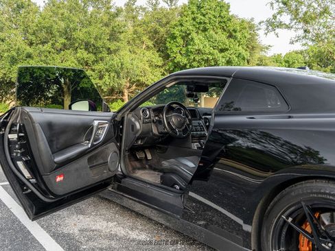 Used 2010 Nissan GT-R Premium AWD/4WD image 25