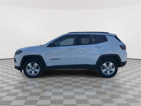 Used 2022 Jeep Compass Latitude w/ Convenience Group AWD/4WD image 3