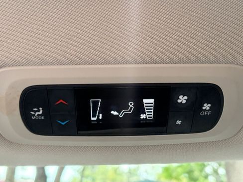 Used 2022 Chrysler Voyager LX FWD image 25