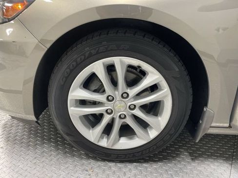 Used 2018 Chevrolet Malibu LT FWD image 10