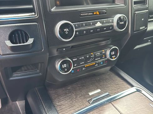 Used 2018 Ford Expedition Max Limited image 15