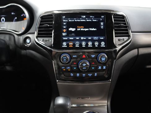 Used 2022 Jeep Grand Cherokee Laredo X AWD/4WD image 22